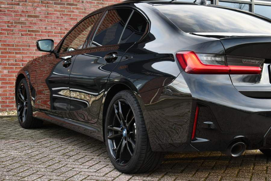 BMW 3-serie 330e xDrive M-Sport Pro Pano M-zetels ACC HUD 19inch El-klep