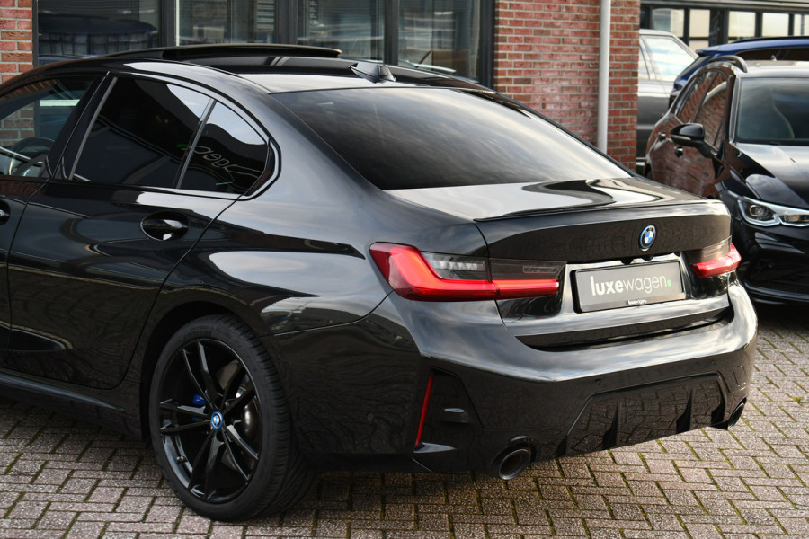 BMW 3-serie 330e xDrive M-Sport Pro Pano M-zetels ACC HUD 19inch El-klep