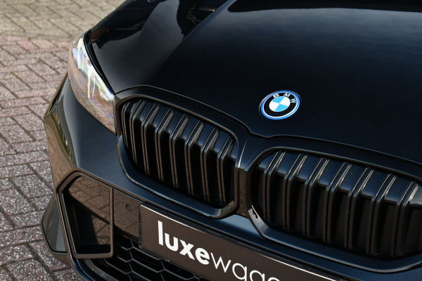 BMW 3-serie 330e xDrive M-Sport Pro Pano M-zetels ACC HUD 19inch El-klep