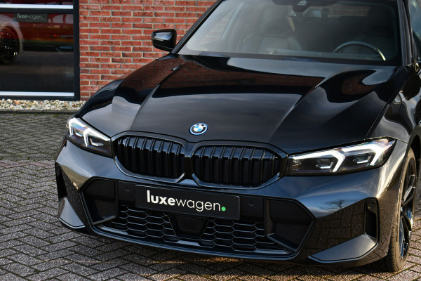 BMW 3-serie 330e xDrive M-Sport Pro Pano M-zetels ACC HUD 19inch El-klep