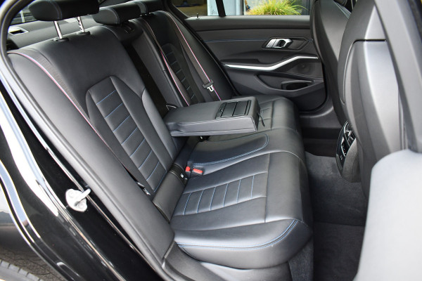 BMW 3-serie 330e xDrive M-Sport Pro Pano M-zetels ACC HUD 19inch El-klep