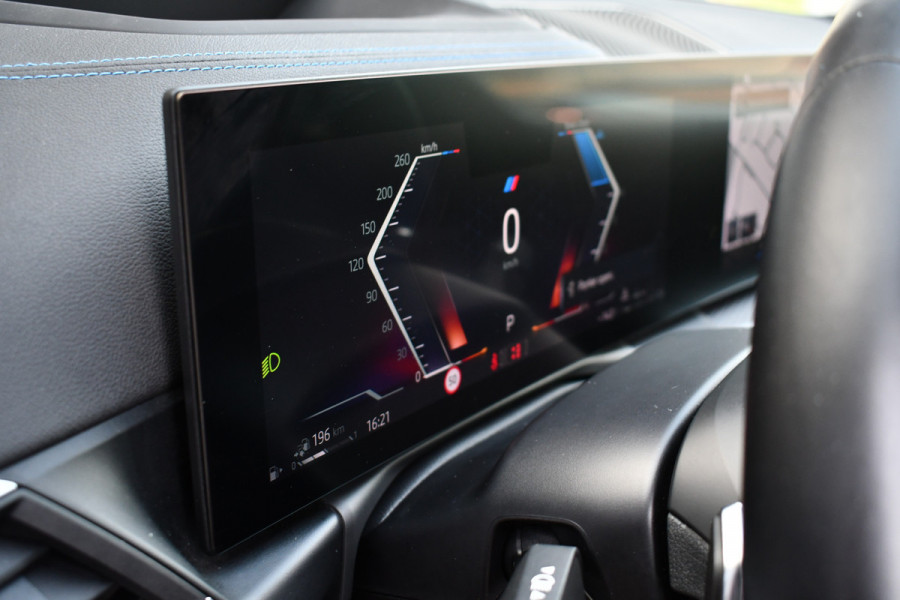 BMW 3-serie 330e xDrive M-Sport Pro Pano M-zetels ACC HUD 19inch El-klep