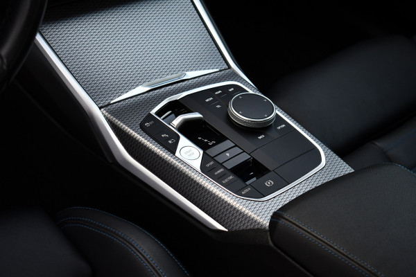 BMW 3-serie 330e xDrive M-Sport Pro Pano M-zetels ACC HUD 19inch El-klep