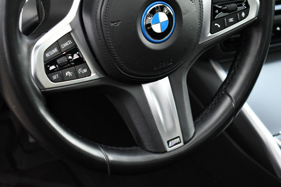 BMW 3-serie 330e xDrive M-Sport Pro Pano M-zetels ACC HUD 19inch El-klep