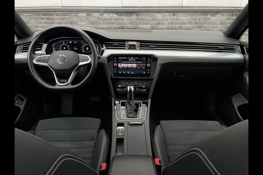 Volkswagen Passat Variant 1.4 TSI PHEV GTE Business | Pano | Elek. Trekhaak | Camera | Carplay | Navi | LED