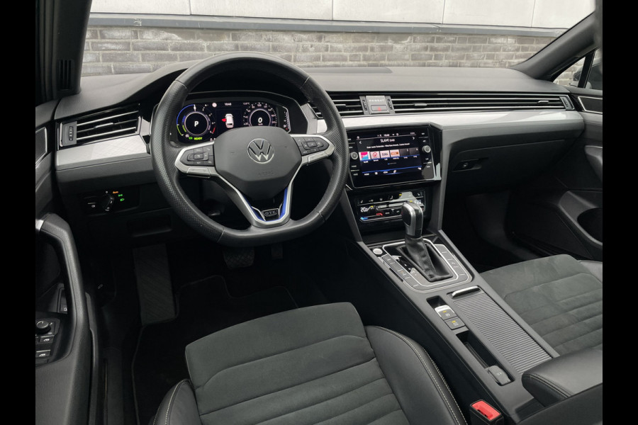 Volkswagen Passat Variant 1.4 TSI PHEV GTE Business | Pano | Elek. Trekhaak | Camera | Carplay | Navi | LED