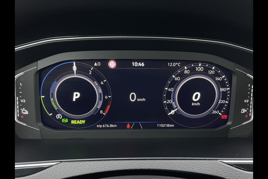 Volkswagen Passat Variant 1.4 TSI PHEV GTE Business | Pano | Elek. Trekhaak | Camera | Carplay | Navi | LED