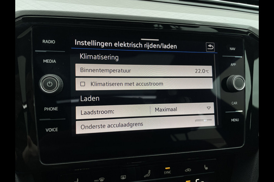 Volkswagen Passat Variant 1.4 TSI PHEV GTE Business | Pano | Elek. Trekhaak | Camera | Carplay | Navi | LED
