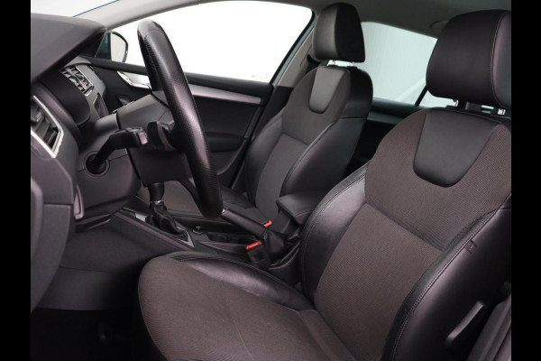 Škoda Octavia 1.0 TSI Ambition | Stoelverwarming | Trekhaak | Half leder | Carplay | Navigatie | DAB | Climate control | Cruise control | Parkeerhulp | Bluetooth