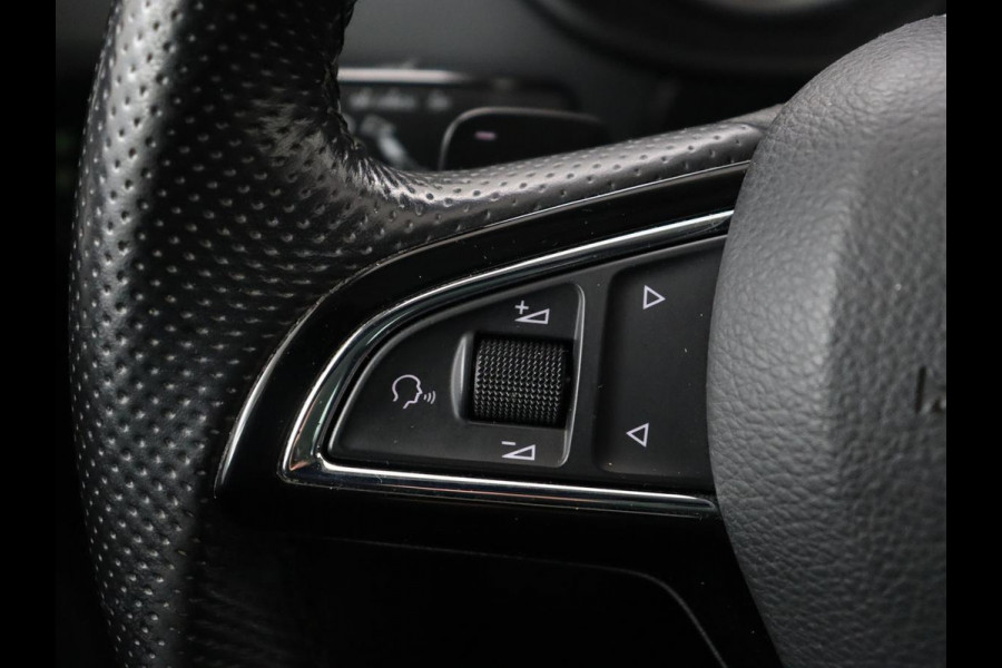 Škoda Octavia 1.0 TSI Ambition | Stoelverwarming | Trekhaak | Half leder | Carplay | Navigatie | DAB | Climate control | Cruise control | Parkeerhulp | Bluetooth