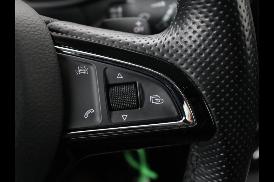 Škoda Octavia 1.0 TSI Ambition | Stoelverwarming | Trekhaak | Half leder | Carplay | Navigatie | DAB | Climate control | Cruise control | Parkeerhulp | Bluetooth