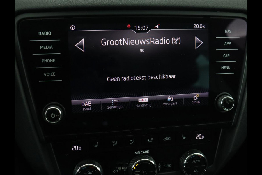 Škoda Octavia 1.0 TSI Ambition | Stoelverwarming | Trekhaak | Half leder | Carplay | Navigatie | DAB | Climate control | Cruise control | Parkeerhulp | Bluetooth