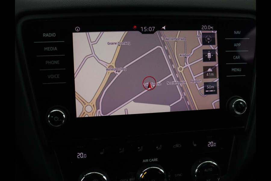 Škoda Octavia 1.0 TSI Ambition | Stoelverwarming | Trekhaak | Half leder | Carplay | Navigatie | DAB | Climate control | Cruise control | Parkeerhulp | Bluetooth