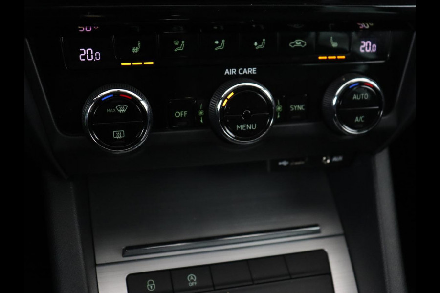 Škoda Octavia 1.0 TSI Ambition | Stoelverwarming | Trekhaak | Half leder | Carplay | Navigatie | DAB | Climate control | Cruise control | Parkeerhulp | Bluetooth