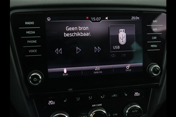 Škoda Octavia 1.0 TSI Ambition | Stoelverwarming | Trekhaak | Half leder | Carplay | Navigatie | DAB | Climate control | Cruise control | Parkeerhulp | Bluetooth