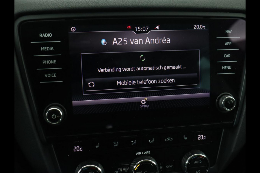 Škoda Octavia 1.0 TSI Ambition | Stoelverwarming | Trekhaak | Half leder | Carplay | Navigatie | DAB | Climate control | Cruise control | Parkeerhulp | Bluetooth