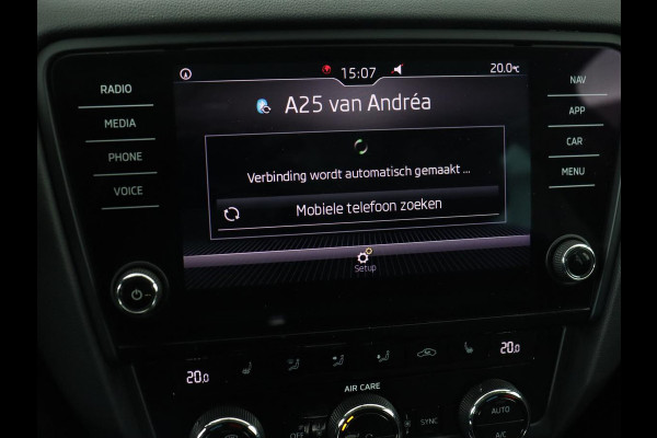 Škoda Octavia 1.0 TSI Ambition | Stoelverwarming | Trekhaak | Half leder | Carplay | Navigatie | DAB | Climate control | Cruise control | Parkeerhulp | Bluetooth