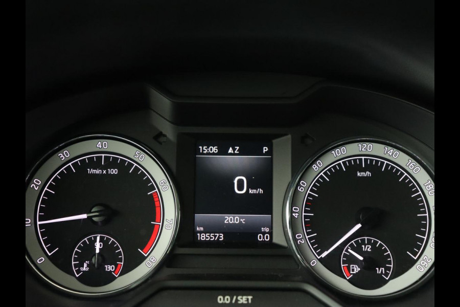 Škoda Octavia 1.0 TSI Ambition | Stoelverwarming | Trekhaak | Half leder | Carplay | Navigatie | DAB | Climate control | Cruise control | Parkeerhulp | Bluetooth