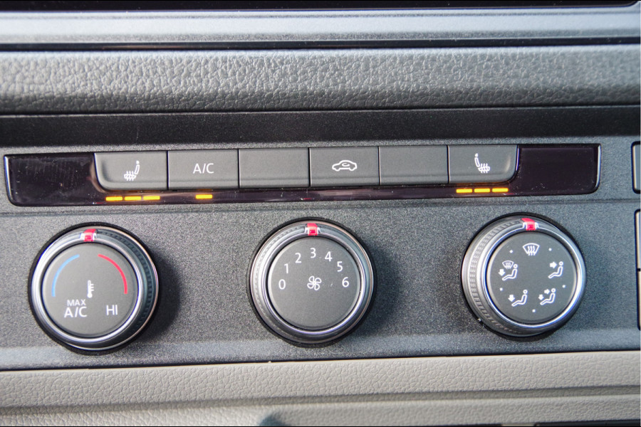 Volkswagen Crafter 35 2.0 TDI L3H3 177PK AUT. 2X SCHUIFDEUR, LED, TREKHAAK, STOELVERWARMING, CAMERA, NAVI, CRUISE, AIRCO, PARKEERSENSOREN, NIEUW!