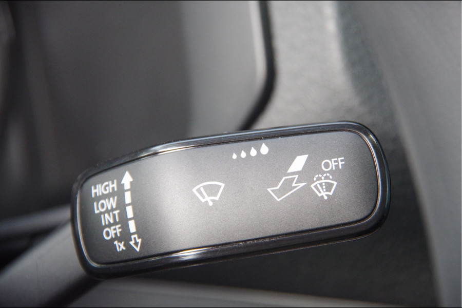 Volkswagen Crafter 35 2.0 TDI L3H3 177PK AUT. 2X SCHUIFDEUR, LED, TREKHAAK, STOELVERWARMING, CAMERA, NAVI, CRUISE, AIRCO, PARKEERSENSOREN, NIEUW!