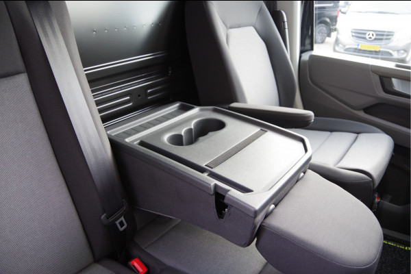 Volkswagen Crafter 35 2.0 TDI L3H3 177PK AUT. 2X SCHUIFDEUR, LED, TREKHAAK, STOELVERWARMING, CAMERA, NAVI, CRUISE, AIRCO, PARKEERSENSOREN, NIEUW!