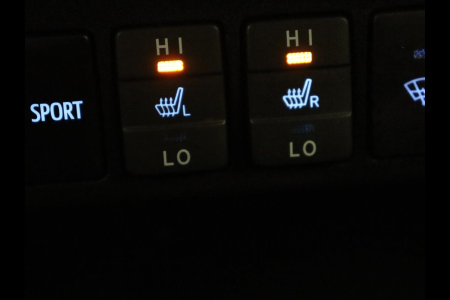 Toyota RAV4 2.5 Hybrid AWD Dynamic | Stoel & stuurverwarming | Adaptive cruise | Trekhaak | Camera | Navigatie | Climate control | Bluetooth