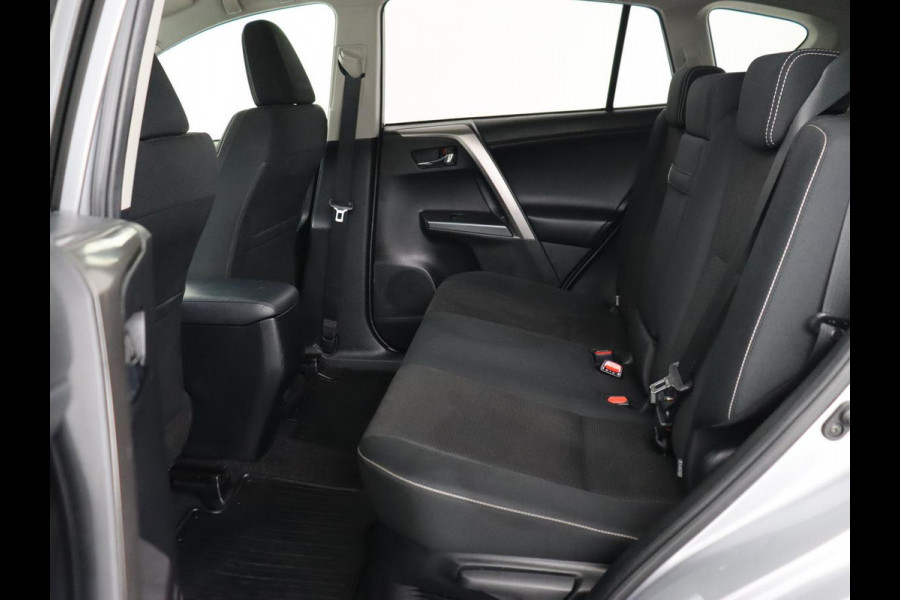 Toyota RAV4 2.5 Hybrid AWD Dynamic | Stoel & stuurverwarming | Adaptive cruise | Trekhaak | Camera | Navigatie | Climate control | Bluetooth