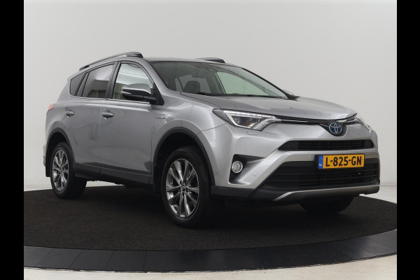 Toyota RAV4 2.5 Hybrid AWD Dynamic | Stoel & stuurverwarming | Adaptive cruise | Trekhaak | Camera | Navigatie | Climate control | Bluetooth