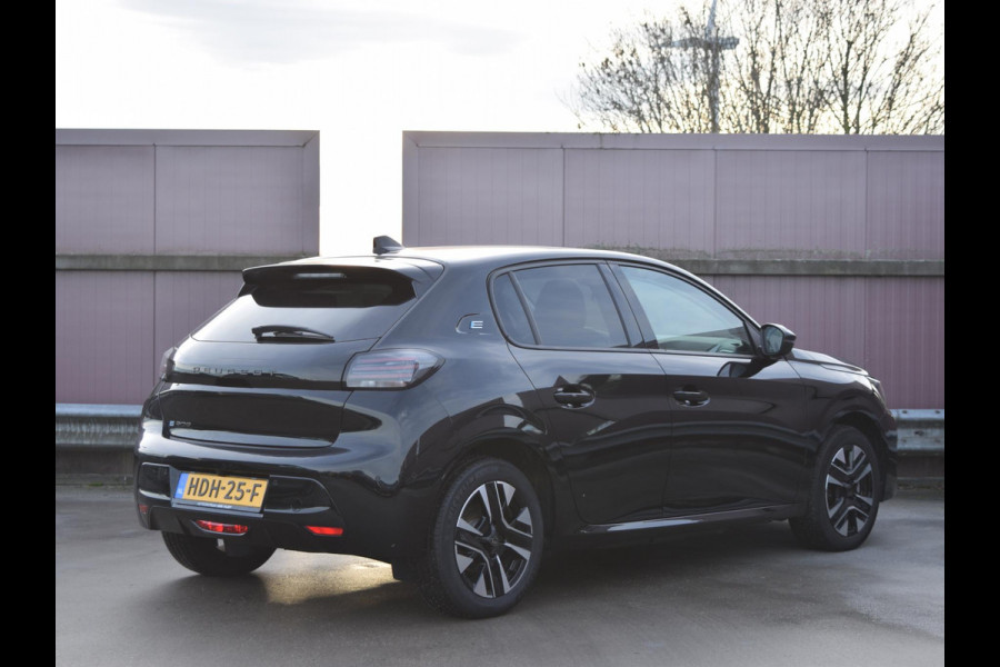 Peugeot e-208 EV Allure Avantage 51 kWh WARMTEPOMP | NAVI & CARPLAY | CAMERA MET SENSOREN |