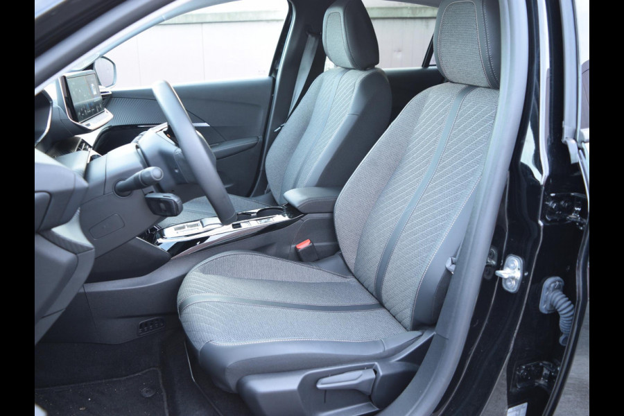 Peugeot e-208 EV Allure Avantage 51 kWh WARMTEPOMP | NAVI & CARPLAY | CAMERA MET SENSOREN |