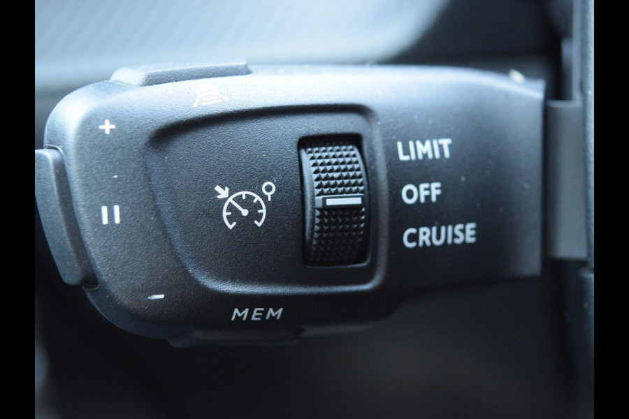 Peugeot e-208 EV Allure Avantage 51 kWh WARMTEPOMP | NAVI & CARPLAY | CAMERA MET SENSOREN |