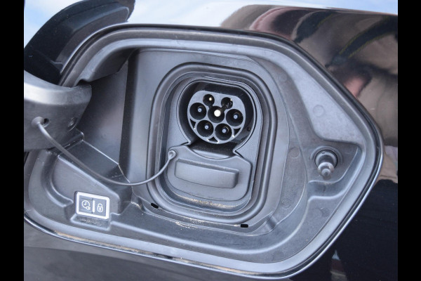Peugeot e-208 EV Allure Avantage 51 kWh WARMTEPOMP | NAVI & CARPLAY | CAMERA MET SENSOREN |