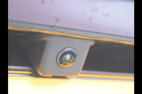 Peugeot e-208 EV Allure Avantage 51 kWh WARMTEPOMP | NAVI & CARPLAY | CAMERA MET SENSOREN |