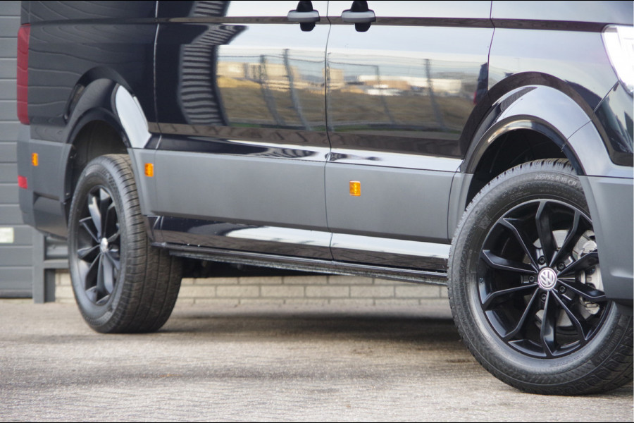 Volkswagen Crafter 35 2.0 TDI L3H3 177PK AUT. 2X SCHUIFDEUR, LED, TREKHAAK, STOELVERWARMING, CAMERA, NAVI, CRUISE, AIRCO, PARKEERSENSOREN, NIEUW!