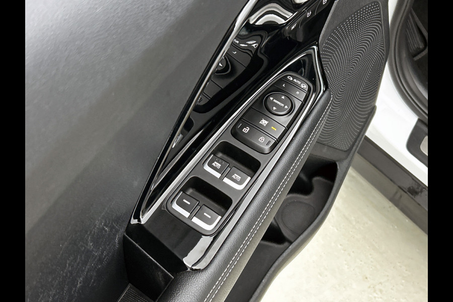 Kia e-Niro ExecutiveLine 64 kWh / Trekhaak / Leder / Xenon / Navigatie / Pdc+Camera / Apk 11-2026