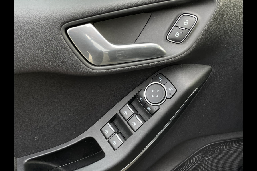 Ford Fiesta 1.0 EcoBoost Hybrid Titanium X | Vignale velgen 18"| Camera | Parkeersensoren V + A |