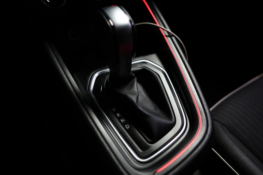 Renault Clio 1.3 TCe Intens AUTOMAAT NAVI CARPLAY CAMERA PDC '20