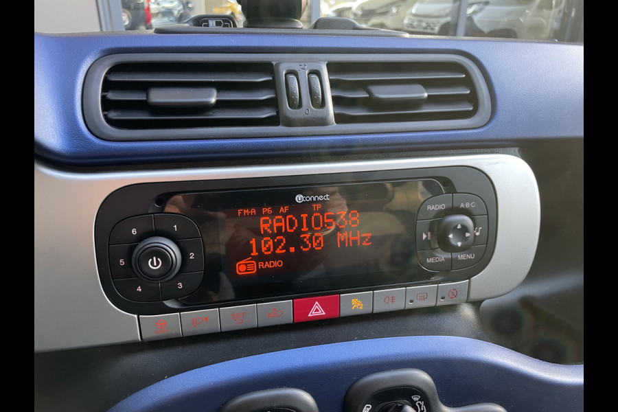 Fiat Panda 0.9 TwinAir Turbo 80 PK Airco - Parkeersensoren achter -  5 zitplaatsen - Radio/Cd speler - Elektrische ramen voor - Centrale vergrendeling - Start/stop systeem
