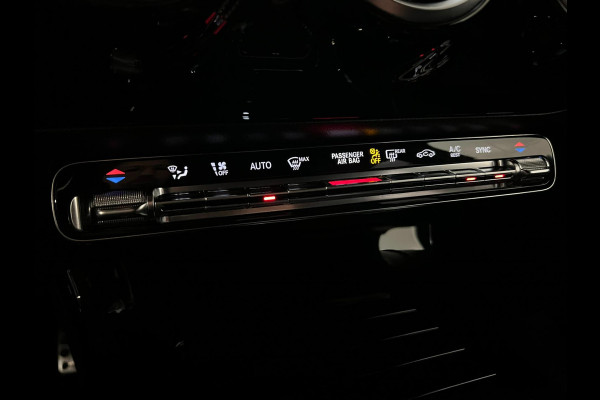 Mercedes-Benz A-Klasse 180d / AMG / Trekhaak / Stoelverwarming