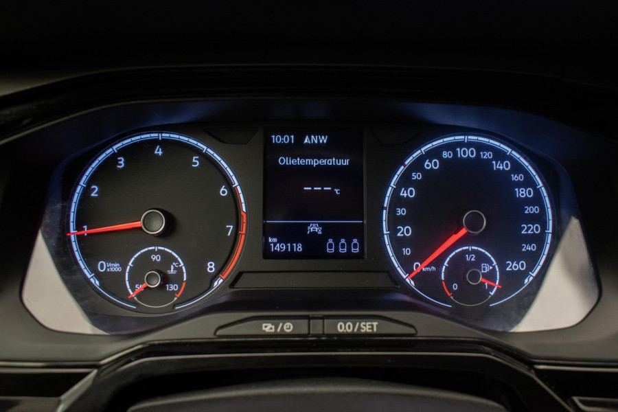 Volkswagen Polo 1.0 TSI Comfortline Sport (APPLE CARPLAY,GROOT NAVI,LED,CRUISE,TREKHAAK,DAB,SPORTSTOELEN,NETTE STAAT)