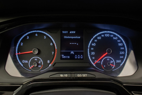 Volkswagen Polo 1.0 TSI Comfortline Sport (APPLE CARPLAY,GROOT NAVI,LED,CRUISE,TREKHAAK,DAB,SPORTSTOELEN,NETTE STAAT)