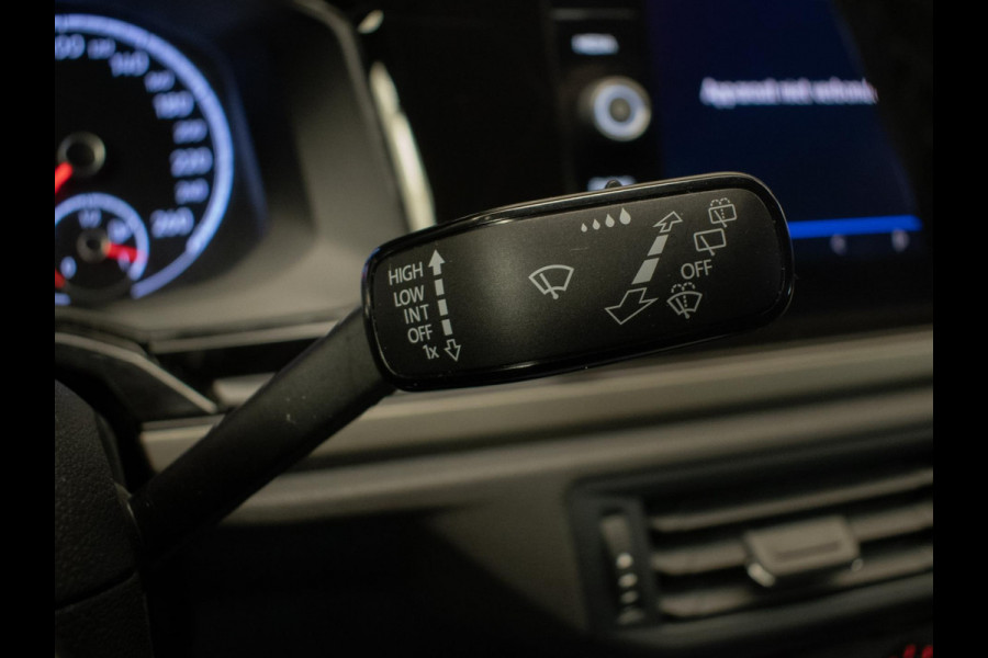 Volkswagen Polo 1.0 TSI Comfortline Sport (APPLE CARPLAY,GROOT NAVI,LED,CRUISE,TREKHAAK,DAB,SPORTSTOELEN,NETTE STAAT)