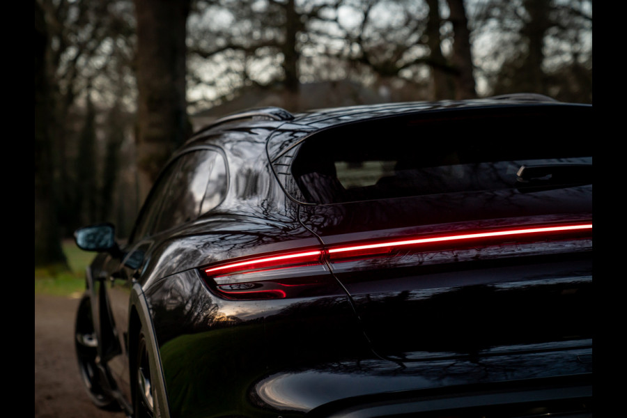 Porsche Taycan Cross Turismo 4 93 kWh | Porsche Approved 11/2026 | Pano-dak | Luchtvering | Adapt. Sportstoelen | PLDS+ | Adapt. cruise | GT Sportstuur