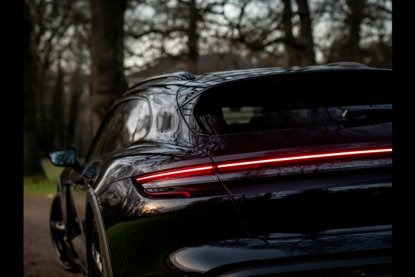 Porsche Taycan Cross Turismo 4 93 kWh | Porsche Approved 11/2026 | Pano-dak | Luchtvering | Adapt. Sportstoelen | PLDS+ | Adapt. cruise | GT Sportstuur