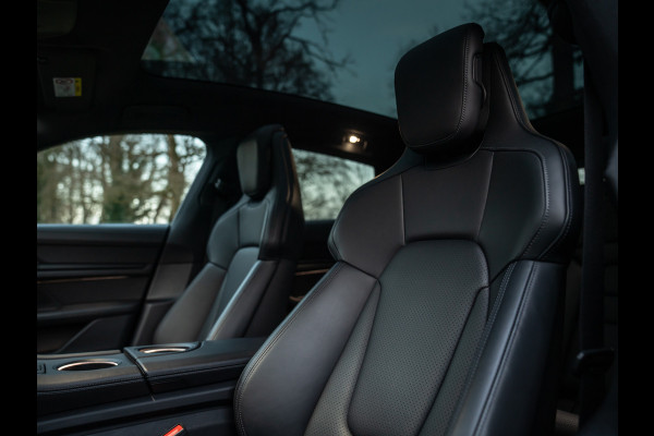 Porsche Taycan Cross Turismo 4 93 kWh | Porsche Approved 11/2026 | Pano-dak | Luchtvering | Adapt. Sportstoelen | PLDS+ | Adapt. cruise | GT Sportstuur