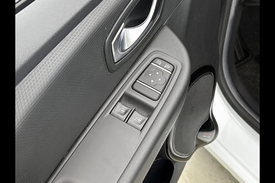 Renault Clio Estate 0.9 TCe Zen 90PK / Trekhaak / Pdc. / Airco / Navigatie / Radio multimedia / Apk 07-2026