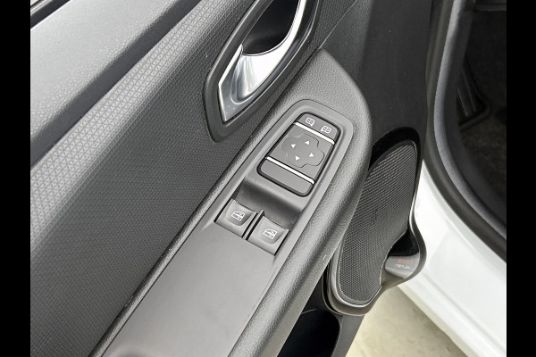 Renault Clio Estate 0.9 TCe Zen 90PK / Trekhaak / Pdc. / Airco / Navigatie / Radio multimedia / Apk 07-2026