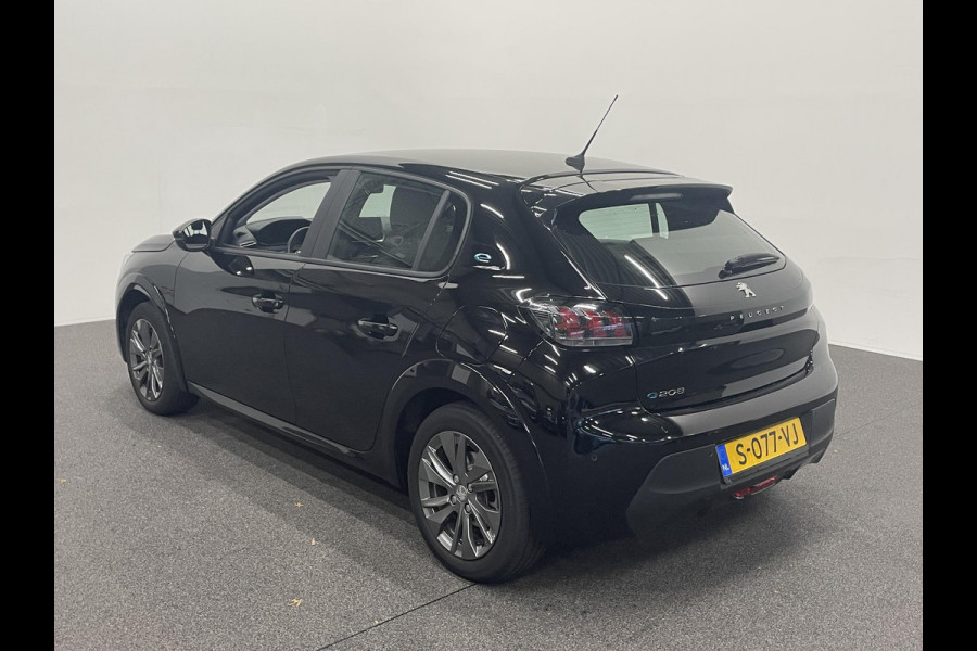 Peugeot e-208 EV Active Pack 50 kWh SOH 95% Navigatie Apple Carplay/Android Auto Parkeersensoren achter Cruise Control Full Led Climate Control Lichtmetalen velgen