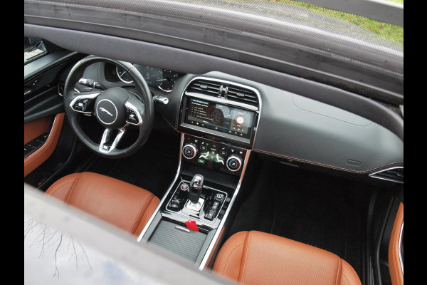 Jaguar XE 2.0 P250 HSE | R-Dynamic | Panoramadak | Camera | Apple Carplay | Cruise Control | Leer | Automaat |