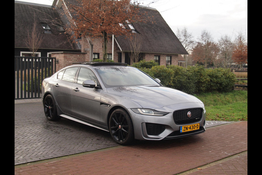 Jaguar XE 2.0 P250 HSE | R-Dynamic | Panoramadak | Camera | Apple Carplay | Cruise Control | Leer | Automaat |